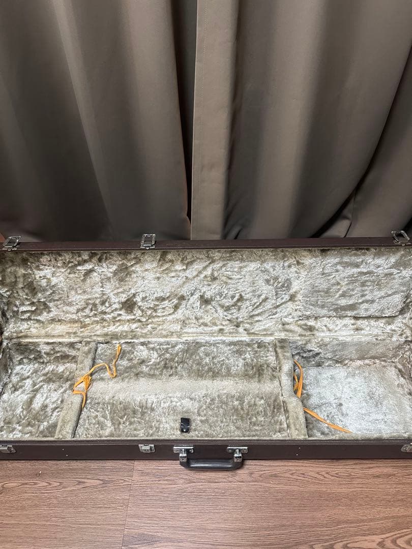 高級津軽三味線(紅木製、金細、綾杉胴、両面犬皮破れ無)付属品セット