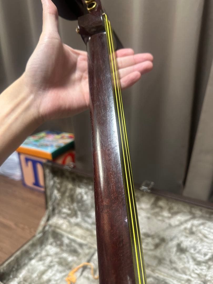 高級津軽三味線(紅木製、金細、綾杉胴、両面犬皮破れ無)付属品セット