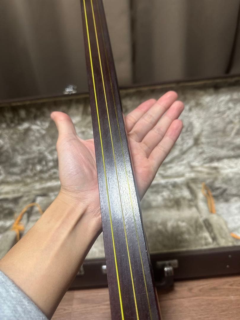 高級津軽三味線(紅木製、金細、綾杉胴、両面犬皮破れ無)付属品セット