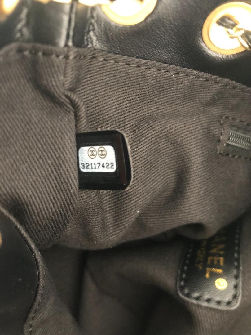 ショルダーバッグ　ノベルティー　多いロゴ　上品　ブラック　バッグ 未使用　美品