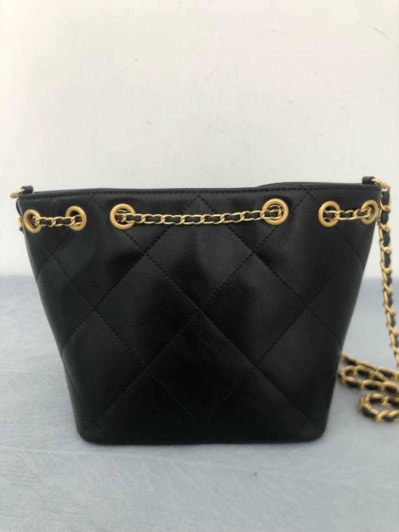 ショルダーバッグ　ノベルティー　多いロゴ　上品　ブラック　バッグ 未使用　美品