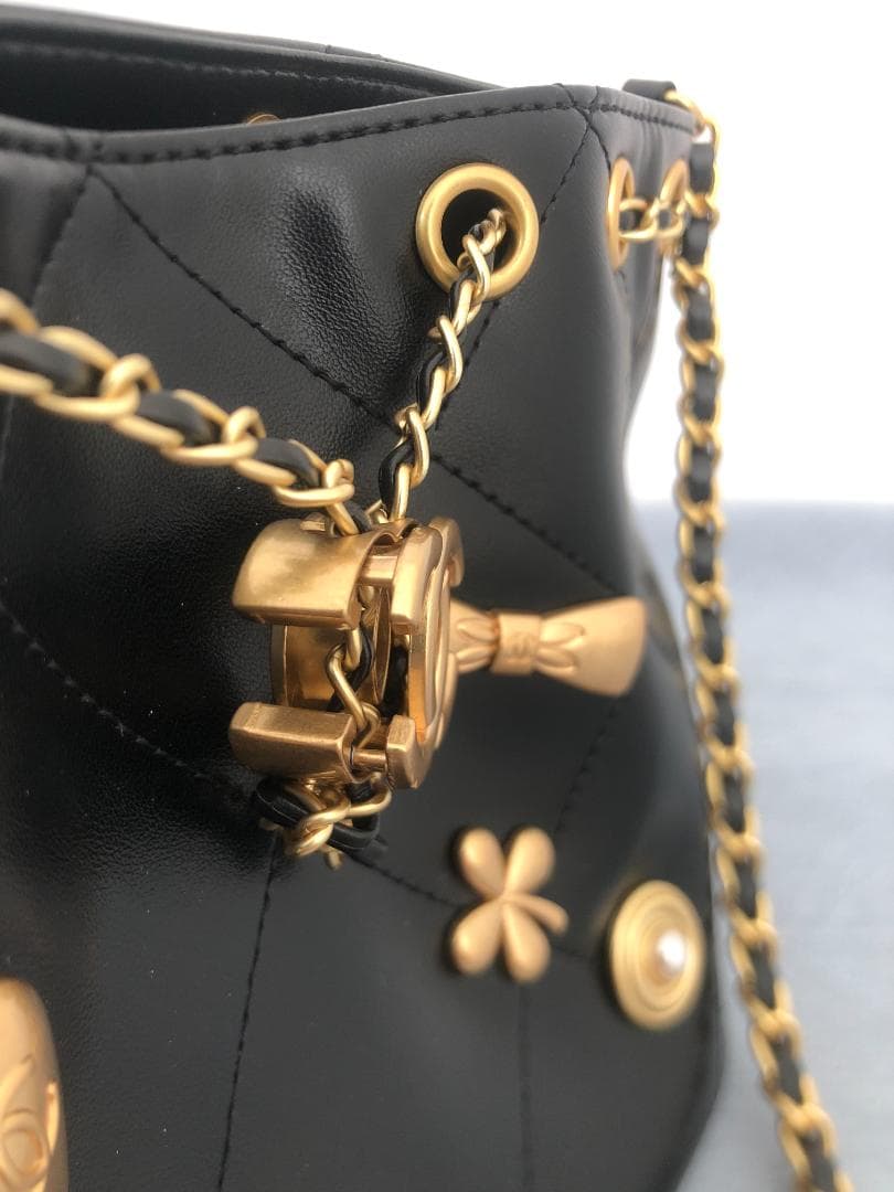 ショルダーバッグ　ノベルティー　多いロゴ　上品　ブラック　バッグ 未使用　美品