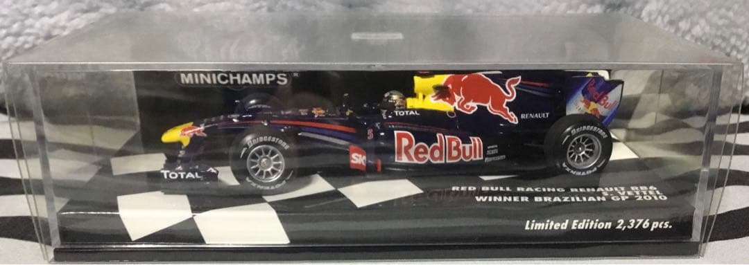 1/43 レッドブル ルノー RB6 ブラジルGP 優勝 2010年 ベッテル