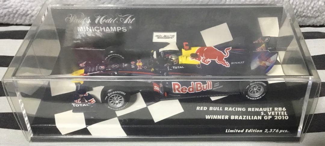 1/43 レッドブル ルノー RB6 ブラジルGP 優勝 2010年 ベッテル