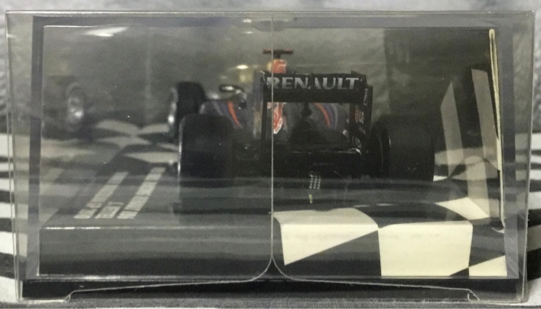 1/43 レッドブル ルノー RB6 ブラジルGP 優勝 2010年 ベッテル