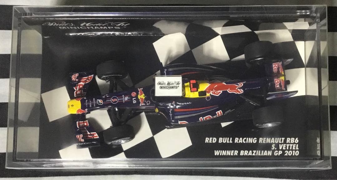 1/43 レッドブル ルノー RB6 ブラジルGP 優勝 2010年 ベッテル