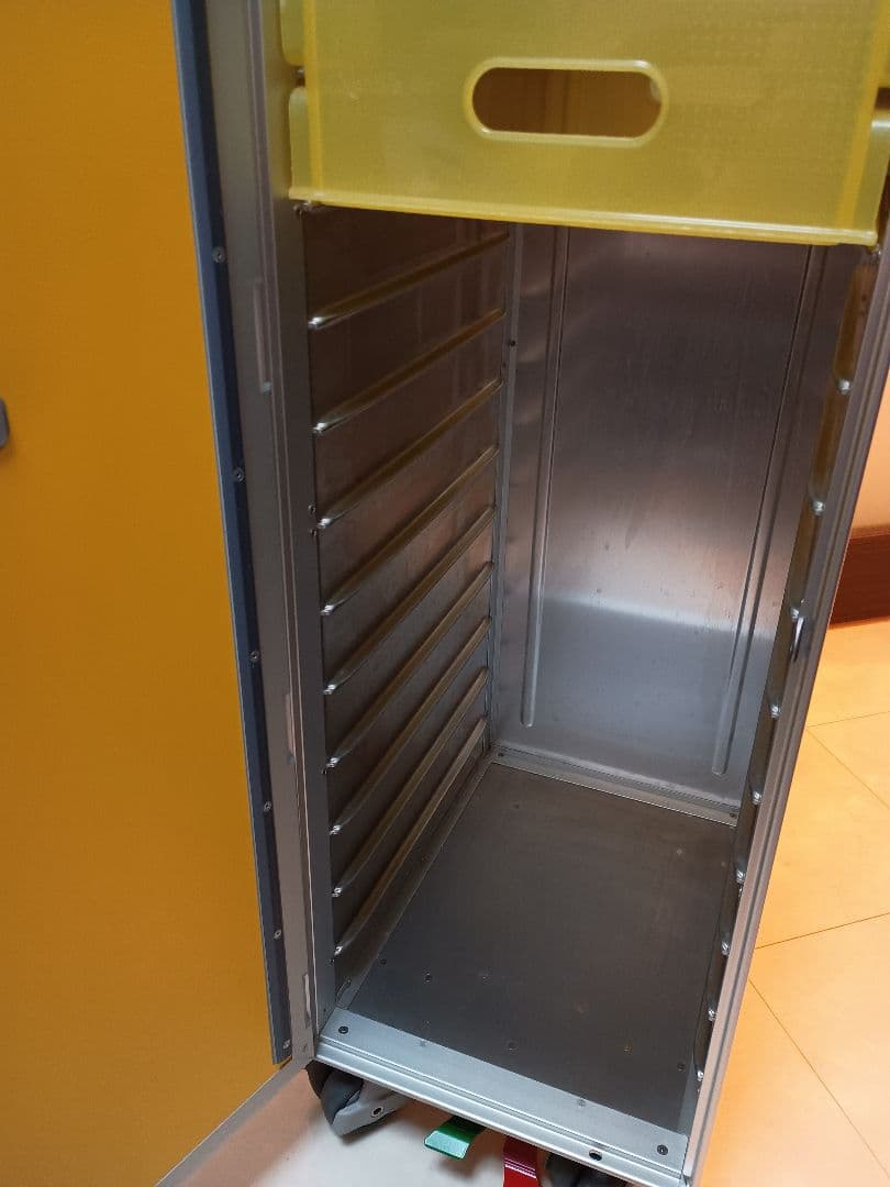 新古品★元バニラエア　カート　※ドロワー4つ・機内食用トレイ1個付き