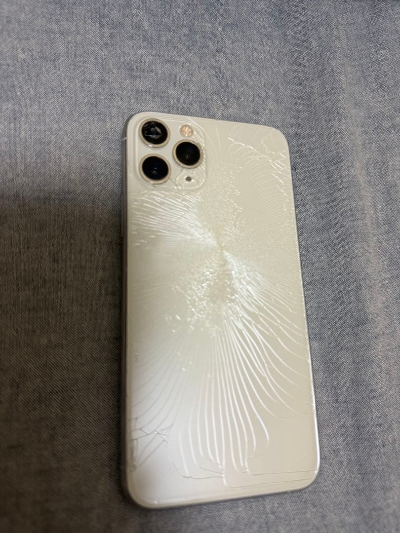 ｉＰｈｏｎｅ１１　Ｐｒｏ　２５６ＧＢ本体＜シルバー＞　ジャンク品