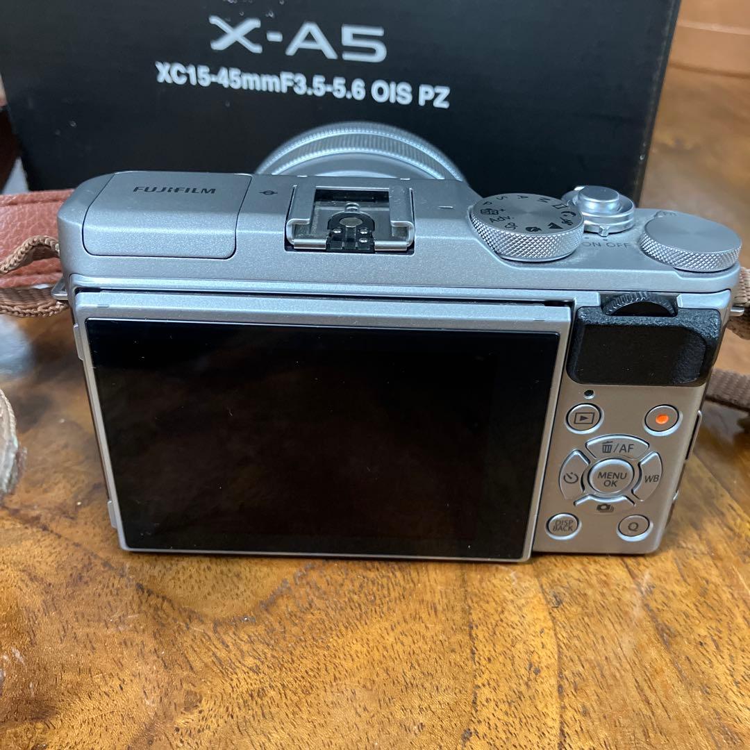 Fujifilm X-A5 ミラーレス一眼（美品・未使用に近い）