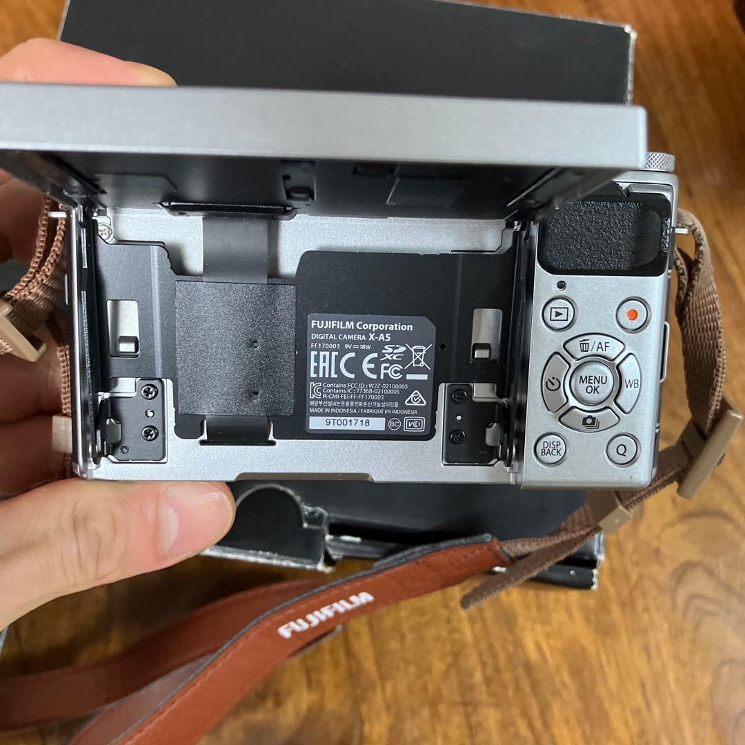 Fujifilm X-A5 ミラーレス一眼（美品・未使用に近い）