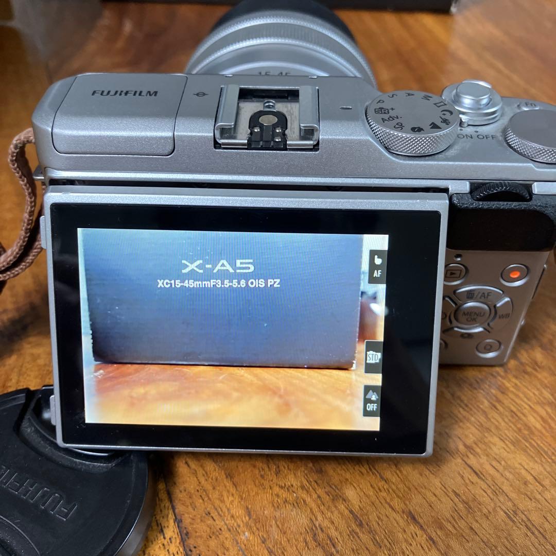 Fujifilm X-A5 ミラーレス一眼（美品・未使用に近い）