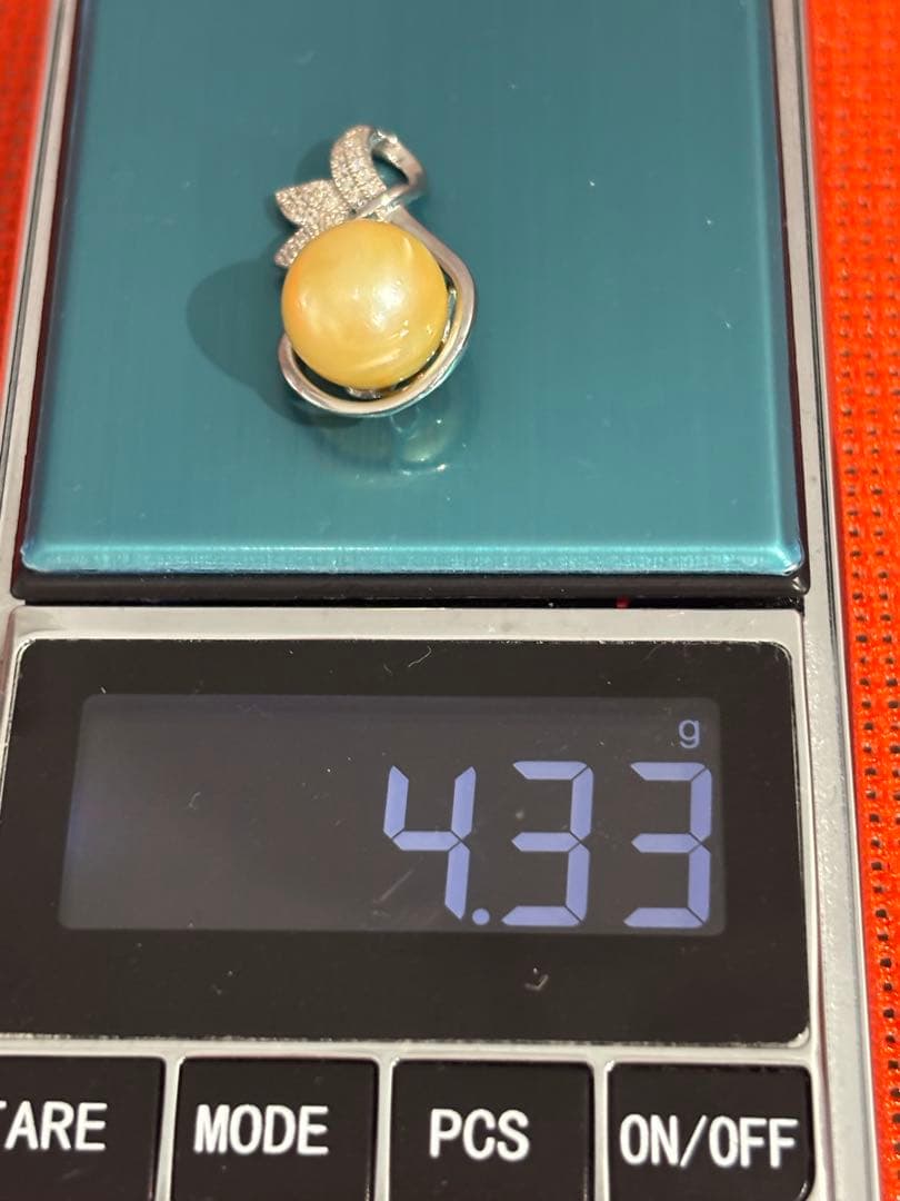 白蝶パール 南洋白蝶真珠　大粒ゴールデンパールペンダント新品 （N608）