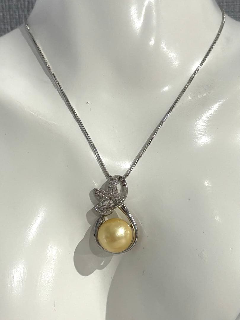 白蝶パール 南洋白蝶真珠　大粒ゴールデンパールペンダント新品 （N608）