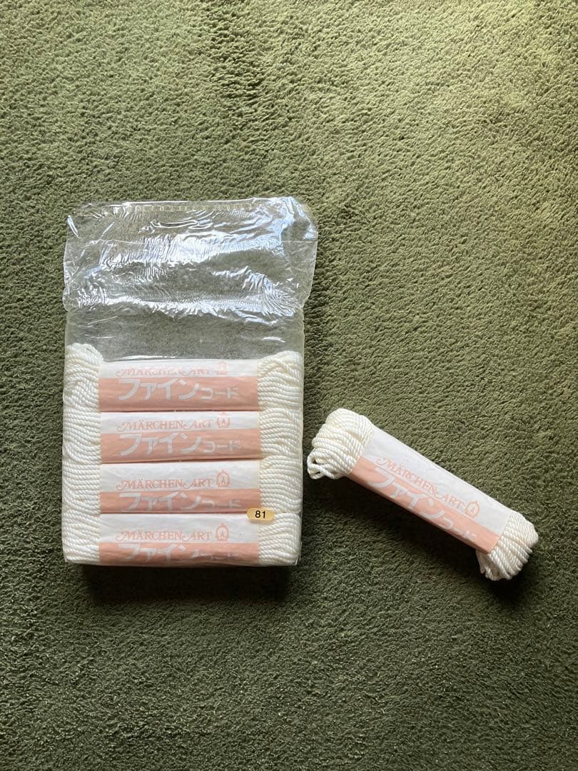 マクラメ糸　ファインコード アクリル100% 81 白　26m✖️65セット