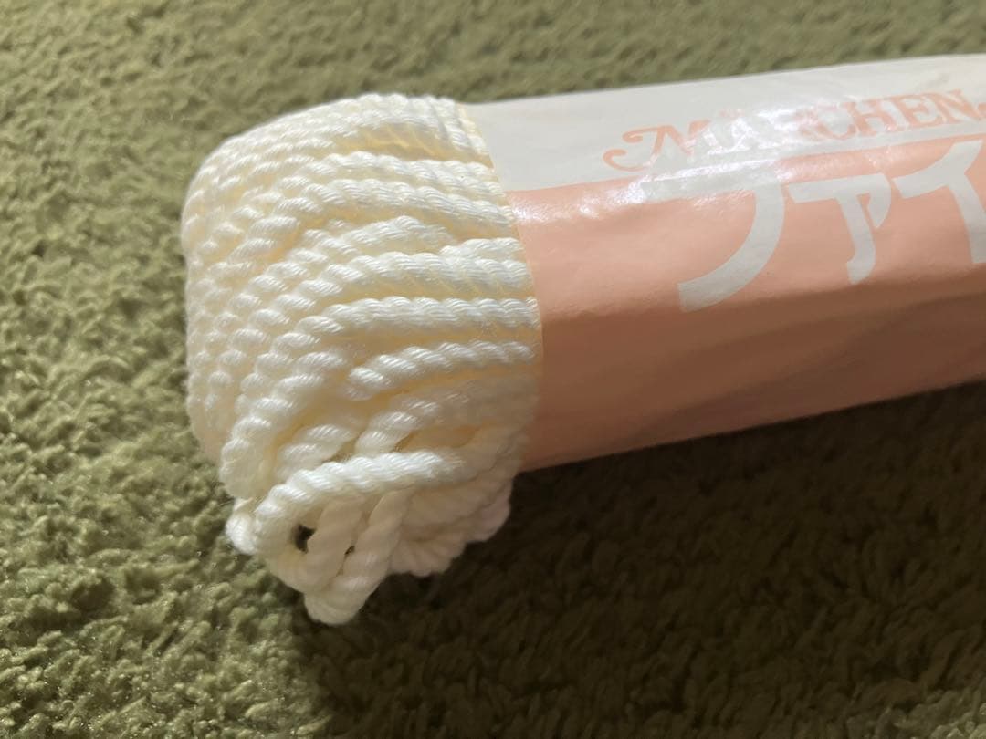 マクラメ糸　ファインコード アクリル100% 81 白　26m✖️65セット