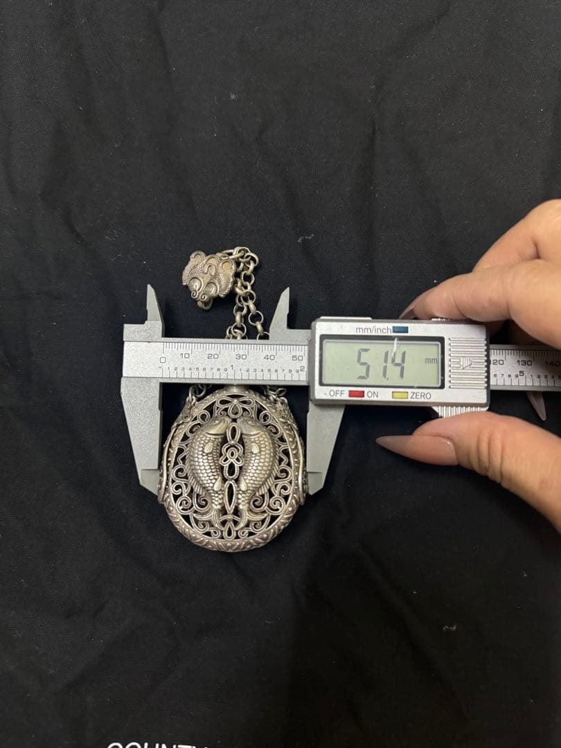 古いチベットの銀銅彫刻くり抜きペア魚の繊細な嗅ぎタバコ瓶