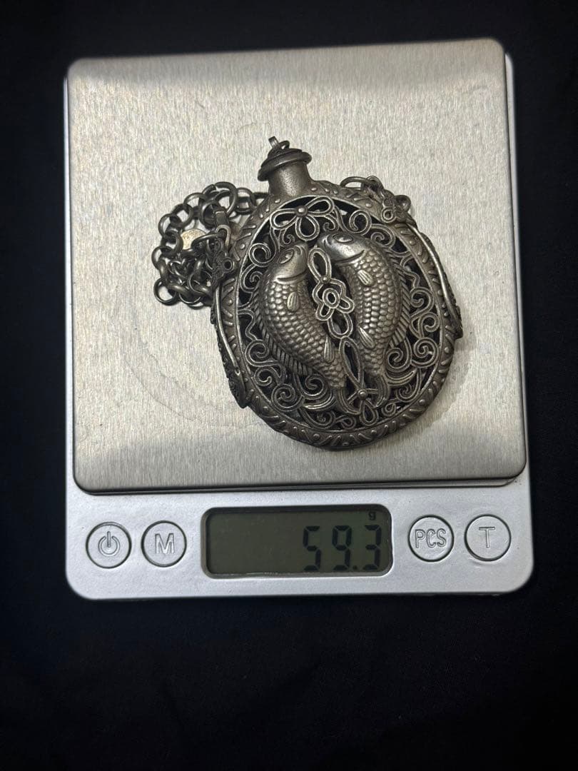 古いチベットの銀銅彫刻くり抜きペア魚の繊細な嗅ぎタバコ瓶