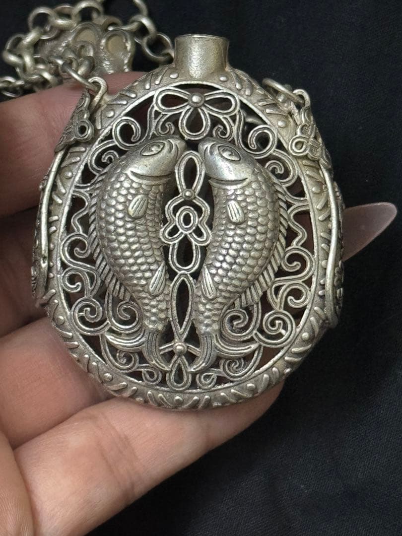 古いチベットの銀銅彫刻くり抜きペア魚の繊細な嗅ぎタバコ瓶