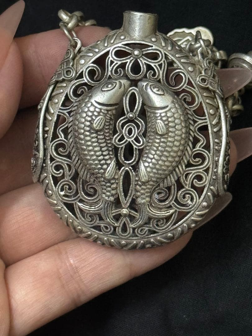 古いチベットの銀銅彫刻くり抜きペア魚の繊細な嗅ぎタバコ瓶