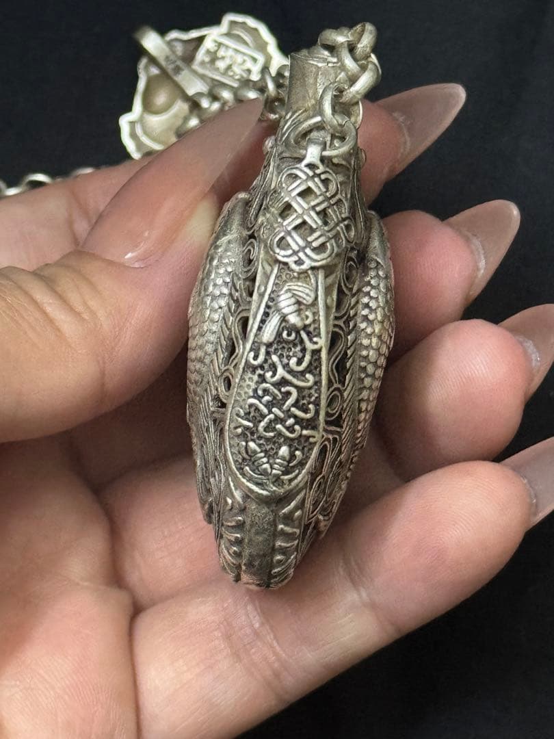 古いチベットの銀銅彫刻くり抜きペア魚の繊細な嗅ぎタバコ瓶