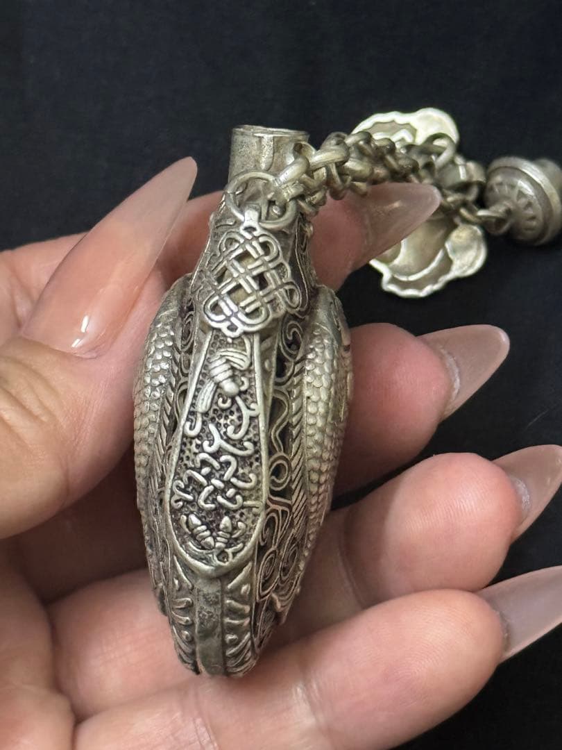 古いチベットの銀銅彫刻くり抜きペア魚の繊細な嗅ぎタバコ瓶