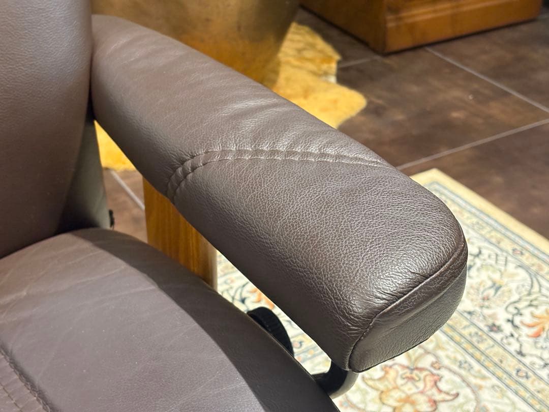 ①エコーネス パーソナルソファ オットマン ストレスレスチェア　IZZ