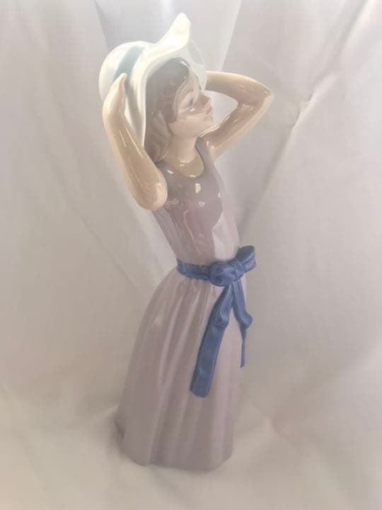 リヤドロ　　5011「若草色の少女」