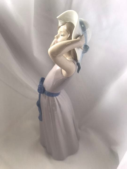 リヤドロ　　5011「若草色の少女」