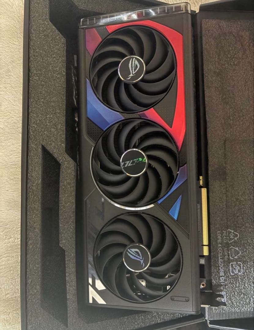 グラフィックボード・グラボ・ビデオカード ASUS ROG STRIX RTX 4070 Ti Super 16GB