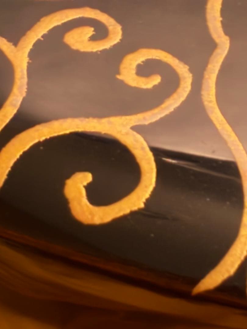 漆器　黒地金色模様　二段弁当箱