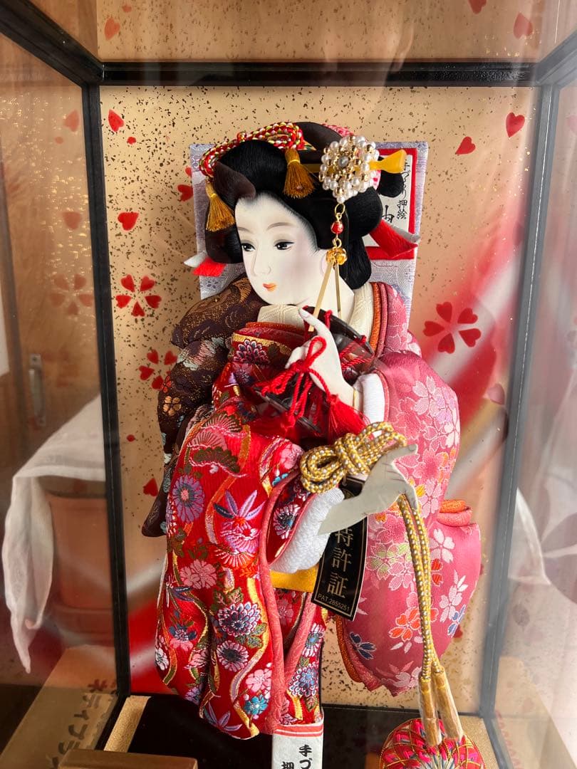 伝統的な羽子板人形 赤と金　送料無料