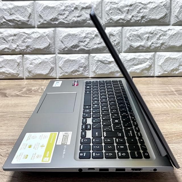 2025年製《ほぼ未使用品》超ハイスペック！ASUS Vivobook