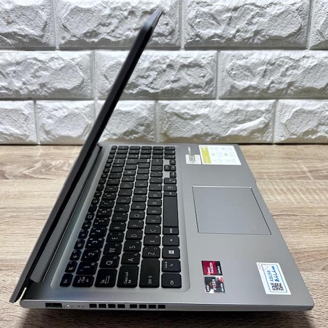 2025年製《ほぼ未使用品》超ハイスペック！ASUS Vivobook