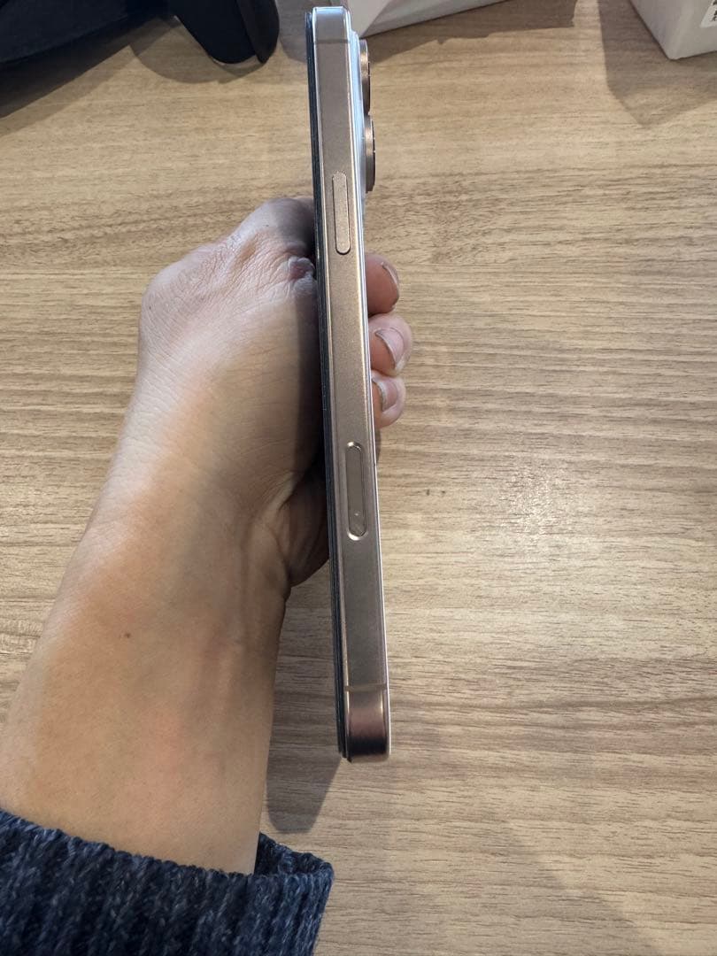 海外版iPhone 16 Pro Max 256GB,極美品,バッテリー100％