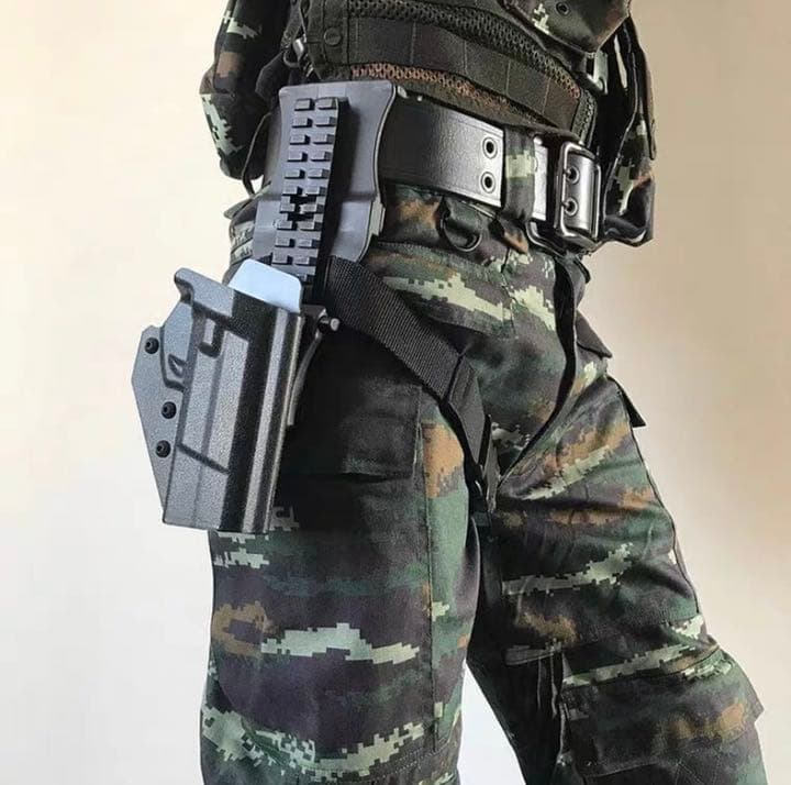 【入手困難】中国人民解放軍　特殊部隊専用レッグホルスター　激レア　サイズ調整可能