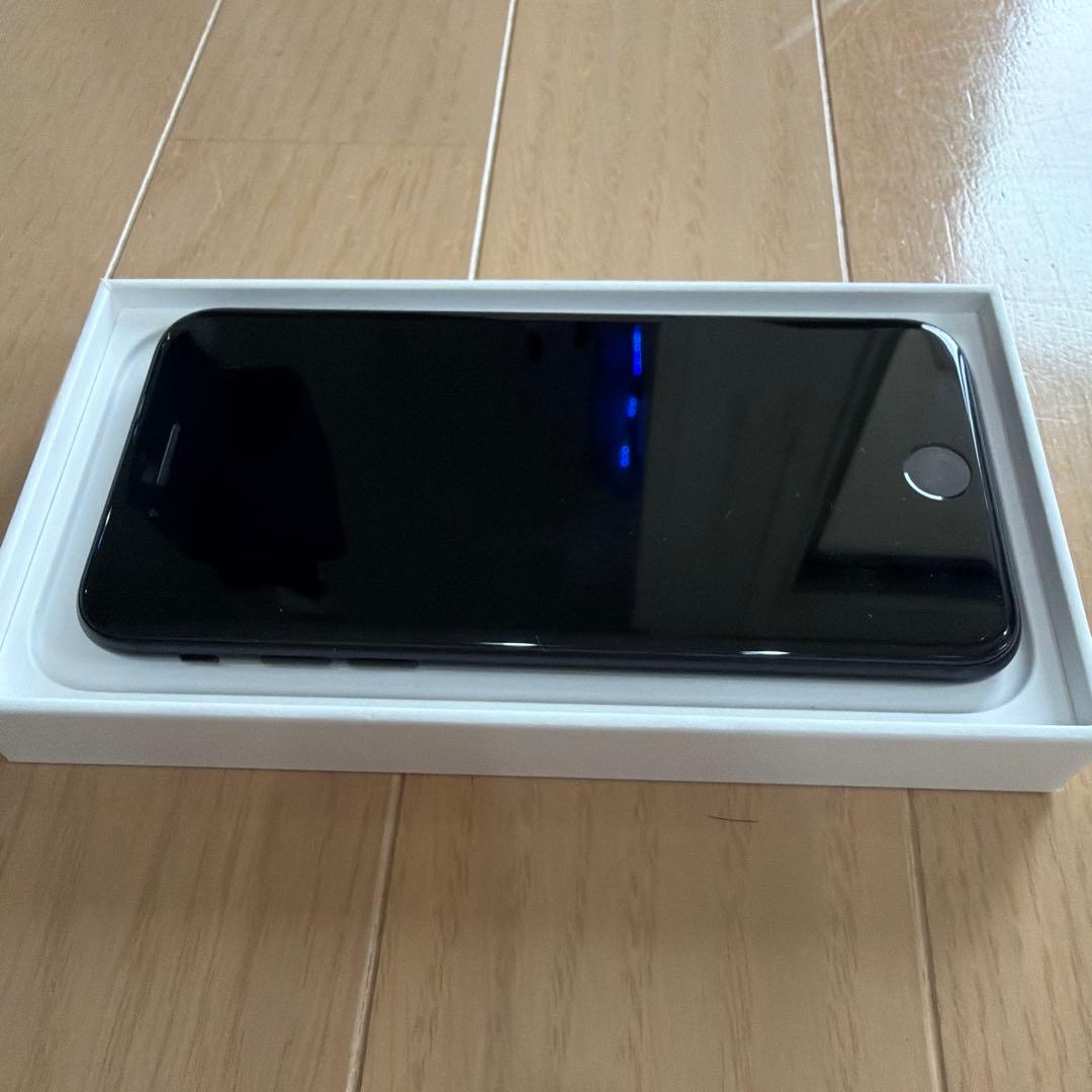 iPhone SE2 128GB ブラック　アップル　美品