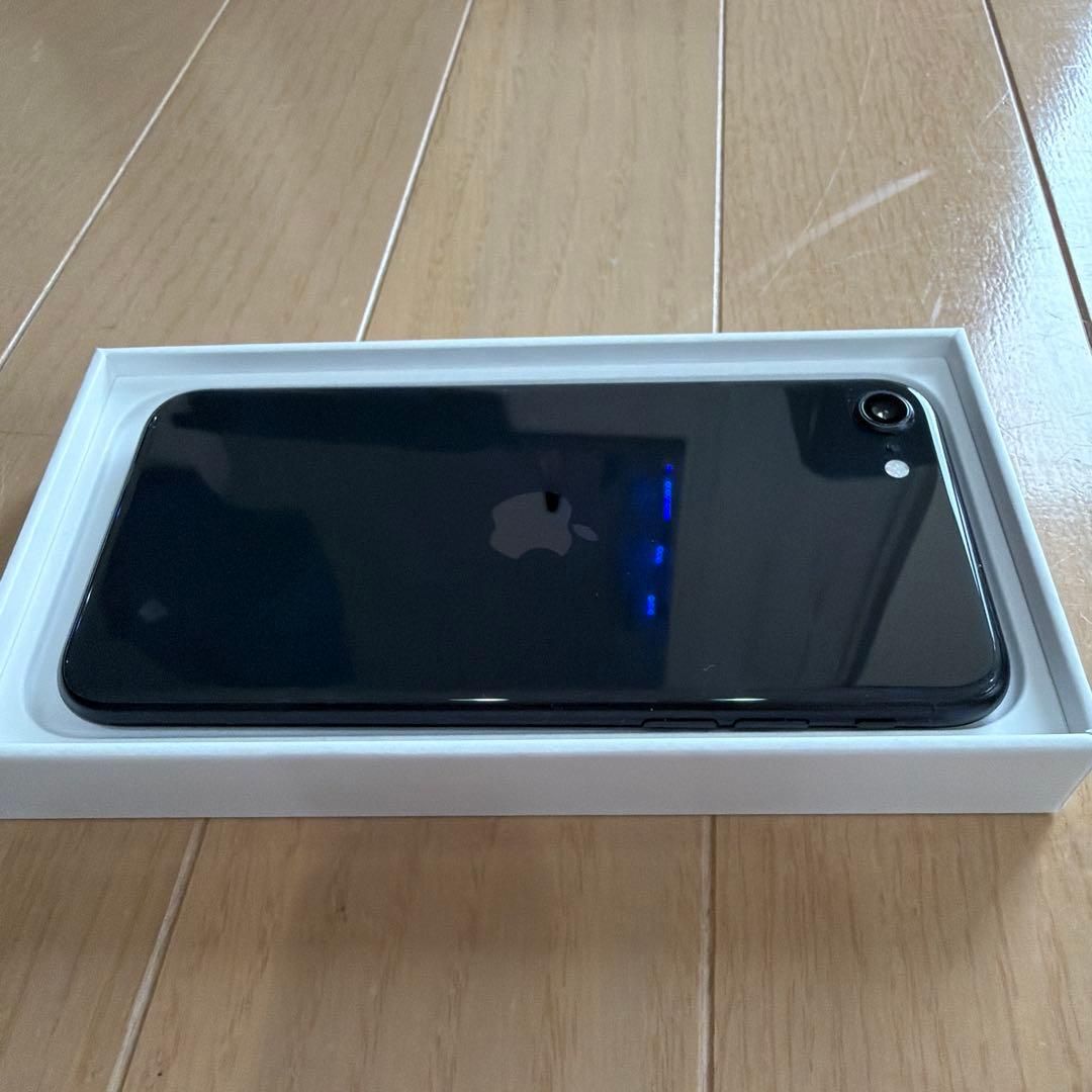 iPhone SE2 128GB ブラック　アップル　美品