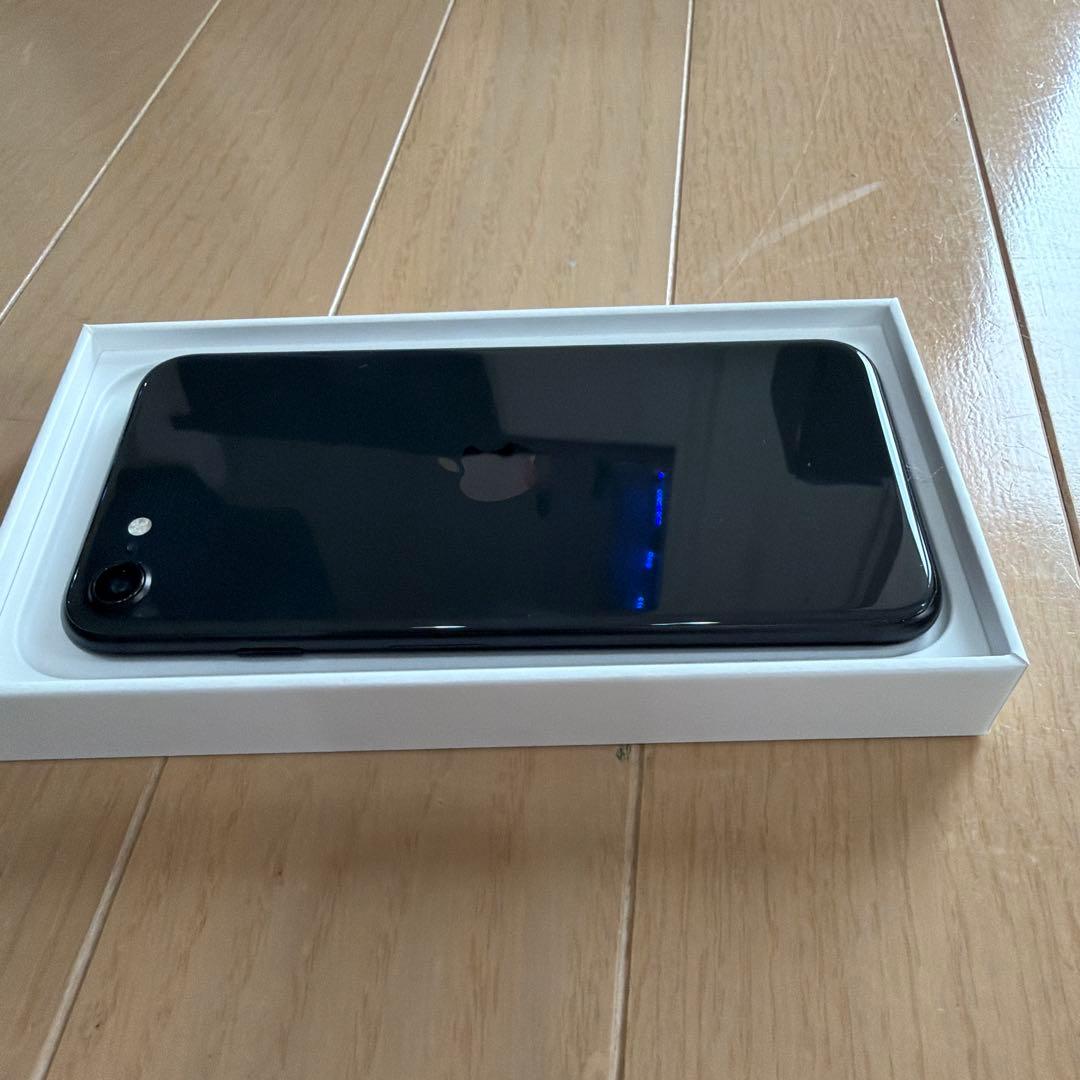 iPhone SE2 128GB ブラック　アップル　美品