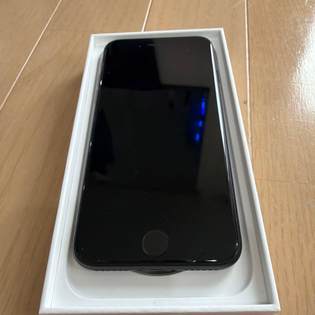 iPhone SE2 128GB ブラック　アップル　美品