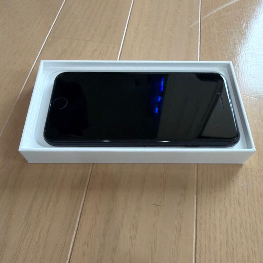 iPhone SE2 128GB ブラック　アップル　美品