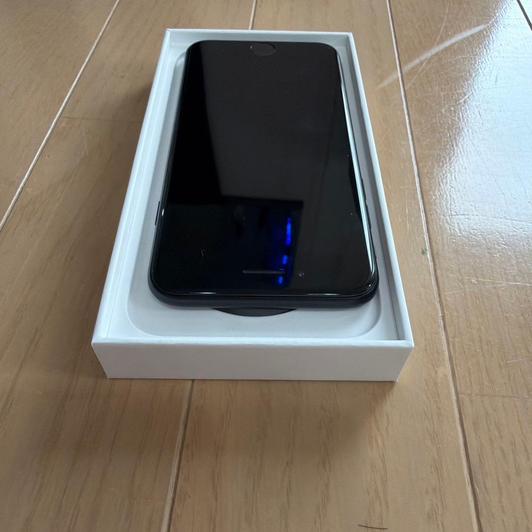 iPhone SE2 128GB ブラック　アップル　美品