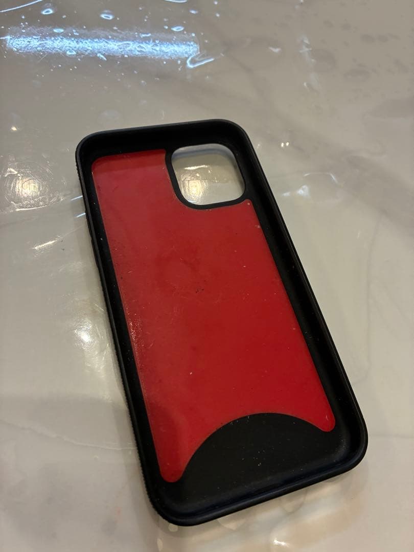 ♦️希少♦️ルブタン iPhoneケース 11pro 定価3万　黒　赤