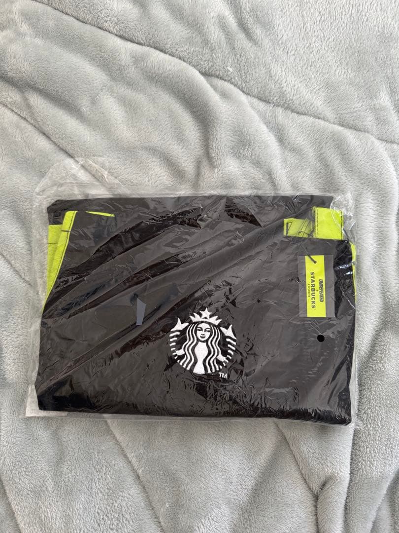UNDEFEATED×Starbucks エプロン 黒 蛍光グリーン
