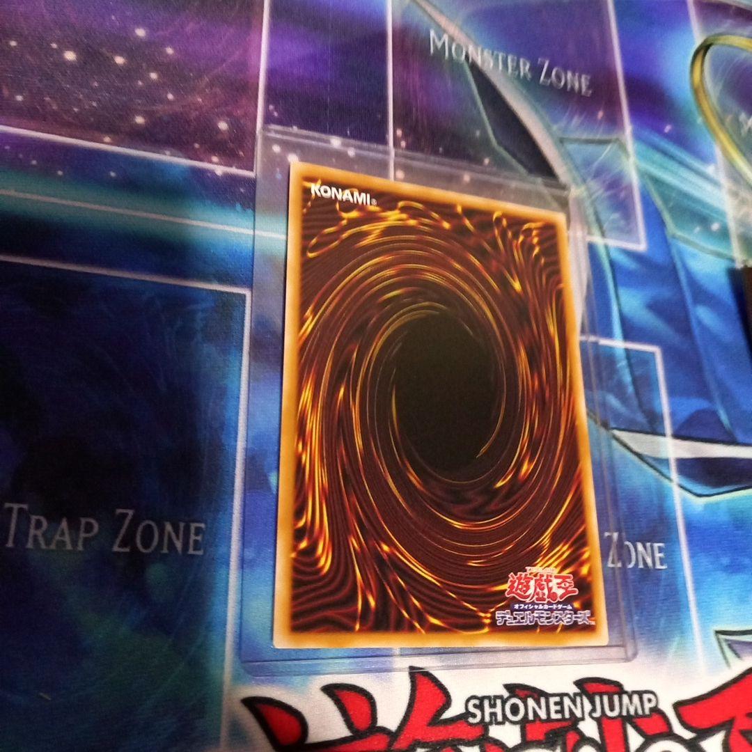 遊戯王　王のしもべ－ブラック・マジシャン　オーバーフレーム　プリズマ