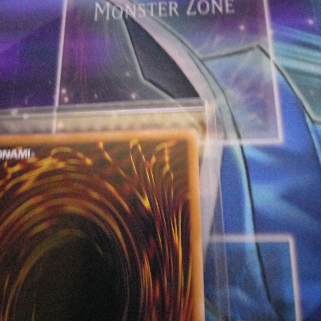 遊戯王　王のしもべ－ブラック・マジシャン　オーバーフレーム　プリズマ