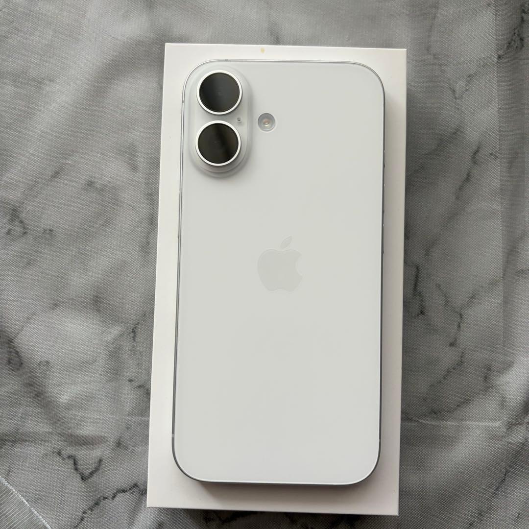 【美品】Apple iPhone 16 128GB ホワイト