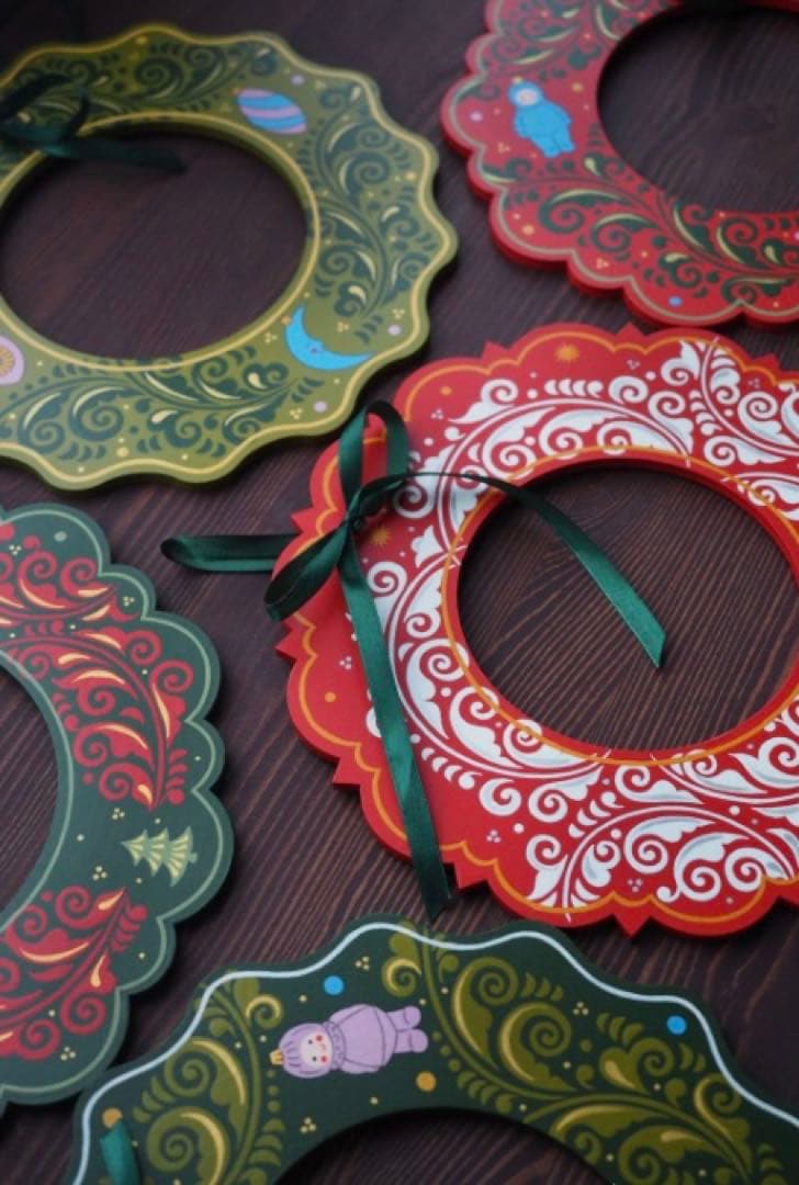 ロシア雑貨☆木製クリスマスリースB★レッド 壁掛け飾り マトリョーシカ　オリガ作