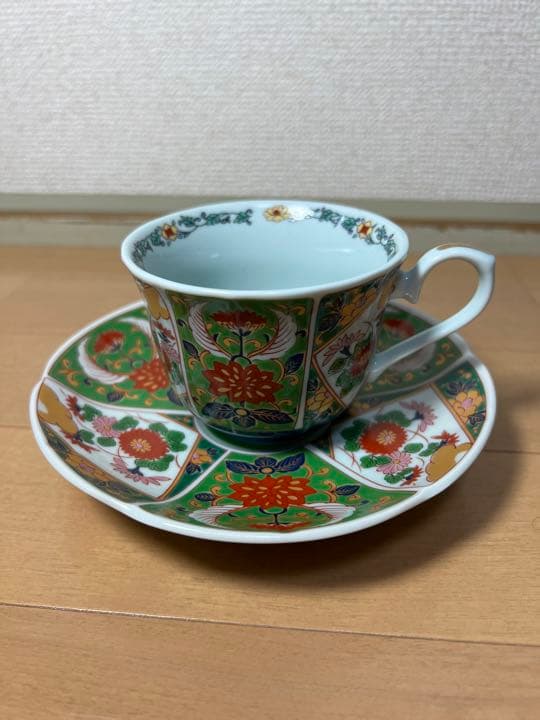 762 有田焼　肥窯　金彩菊絵　カップ&ソーサー　未使用