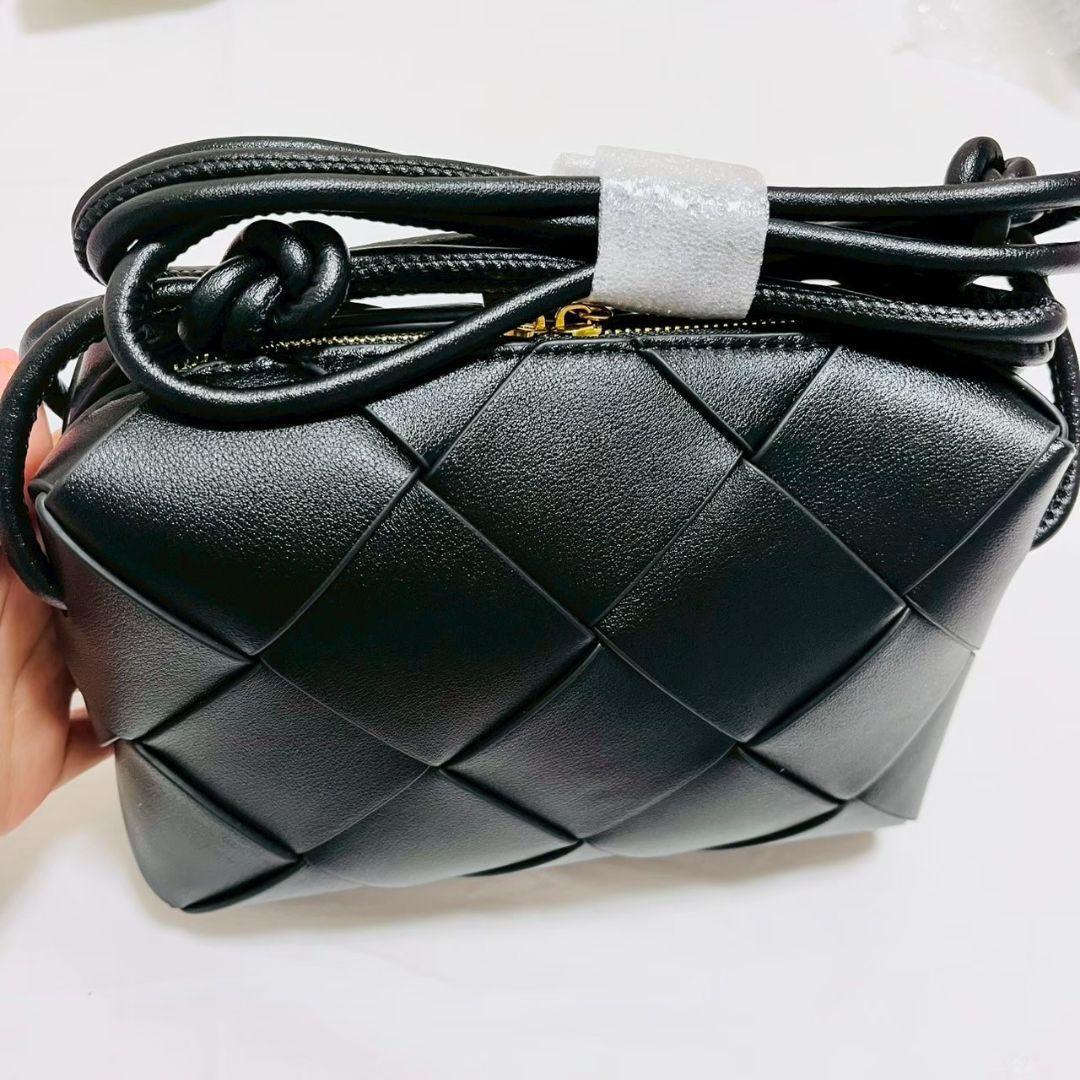 大セール！本革 ショルダーバッグ 黒ポシェット 編み込みアイボリー 高品質牛革