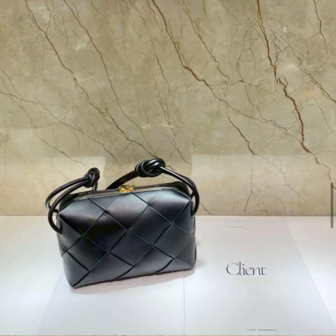 大セール！本革 ショルダーバッグ 黒ポシェット 編み込みアイボリー 高品質牛革